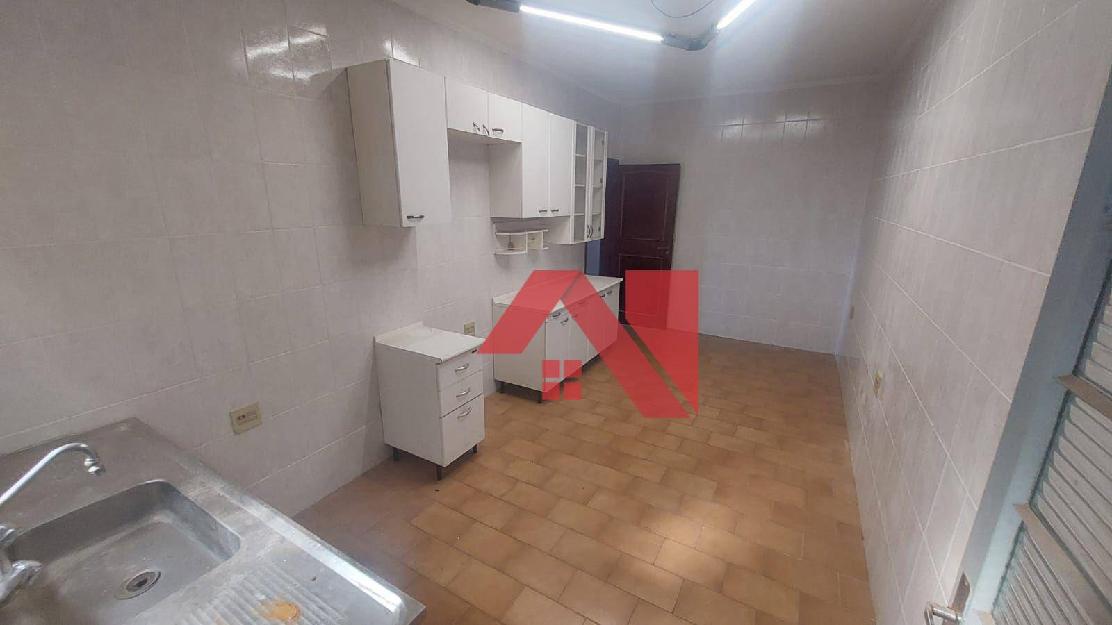 Casa para alugar com 4 quartos, 420m² - Foto 8