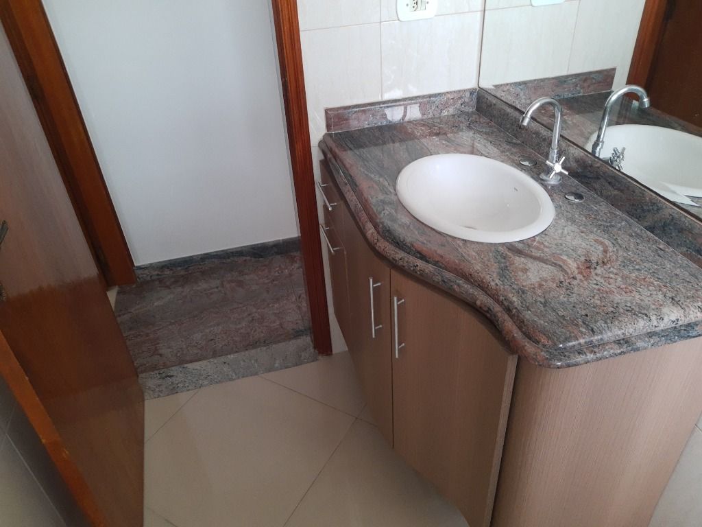 Sobrado à venda com 4 quartos, 250m² - Foto 37