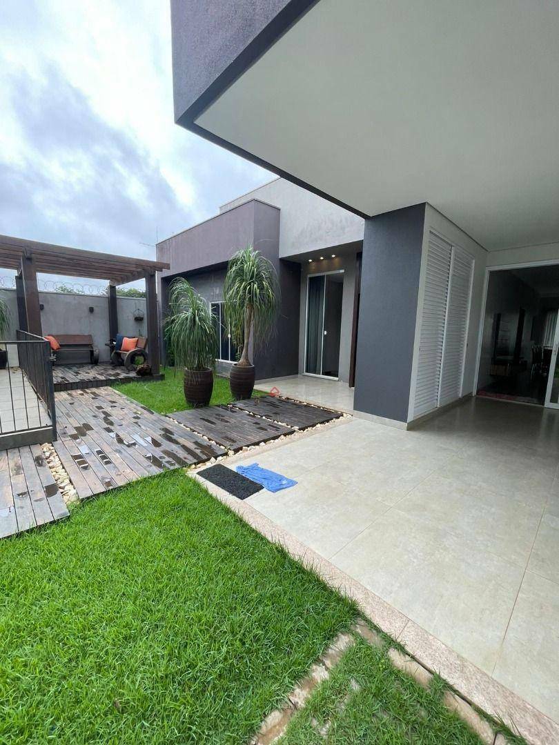 Casa para alugar com 2 quartos, 220m² - Foto 1