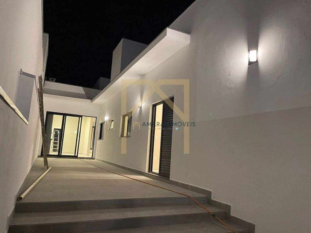 Casa à venda com 3 quartos, 128m² - Foto 1