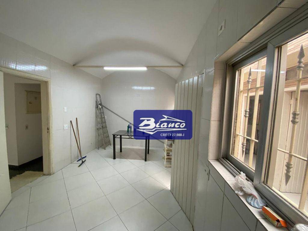 Casa para alugar com 3 quartos, 110m² - Foto 9