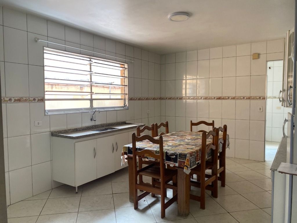 Casa para alugar com 3 quartos, 300m² - Foto 21