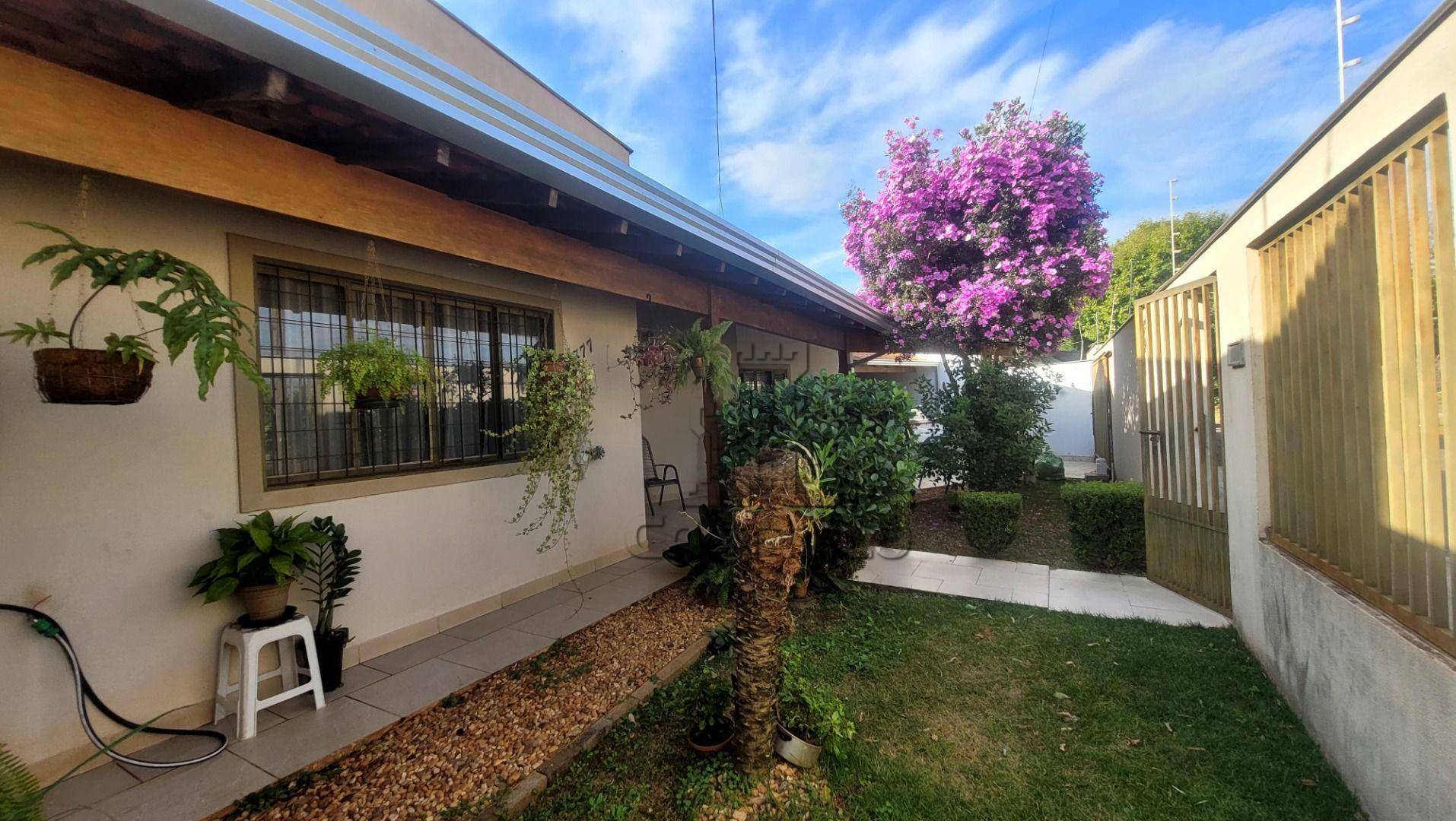 Casa à venda com 4 quartos, 160m² - Foto 2