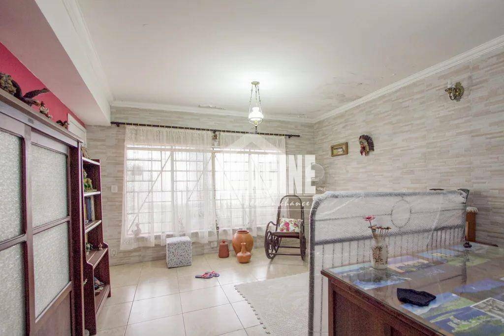 Sobrado à venda com 3 quartos, 300m² - Foto 1