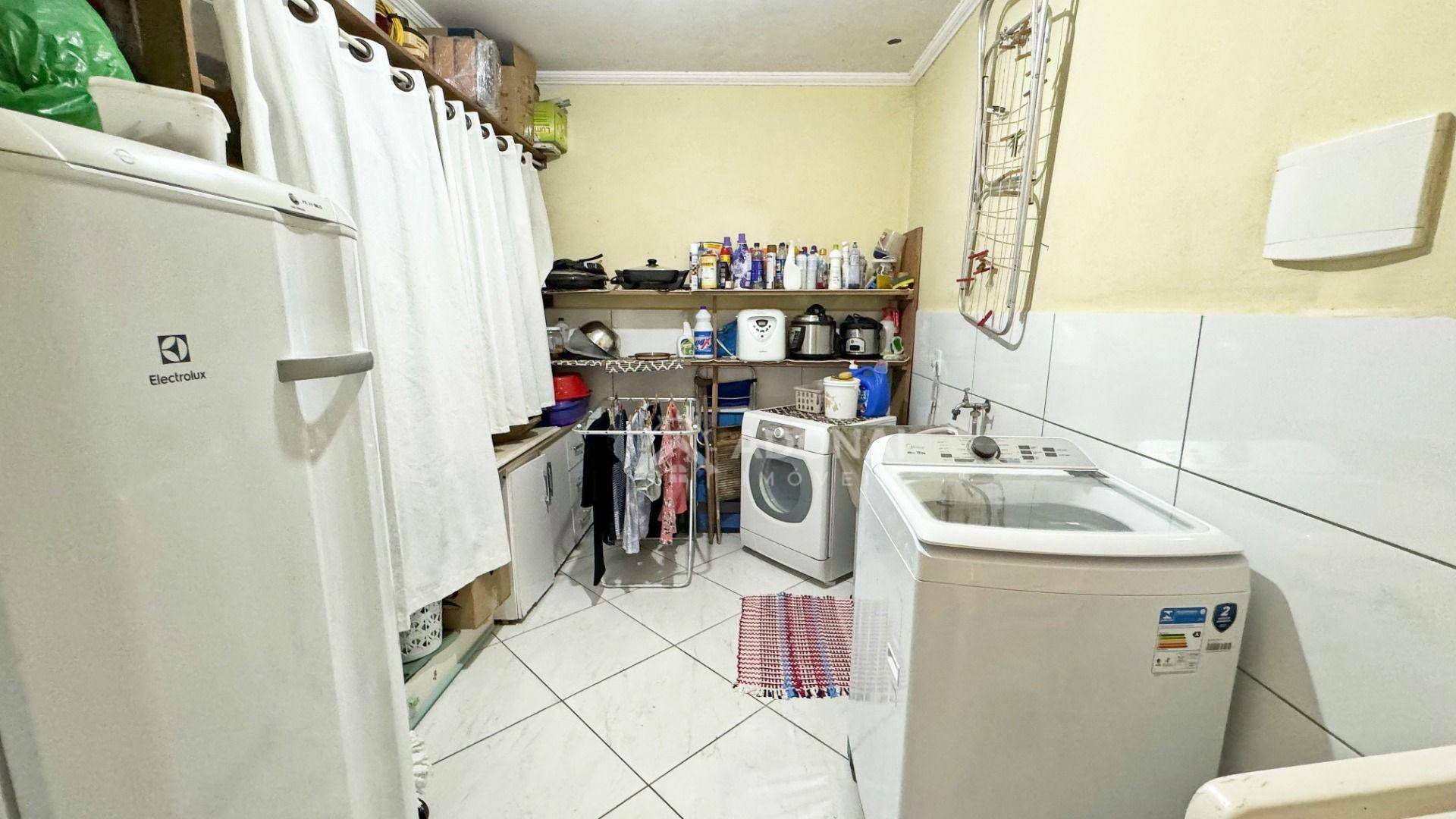 Casa à venda com 6 quartos, 300m² - Foto 35