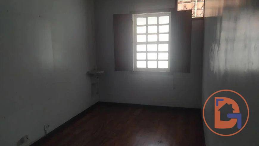 Casa para alugar com 9 quartos, 250m² - Foto 13