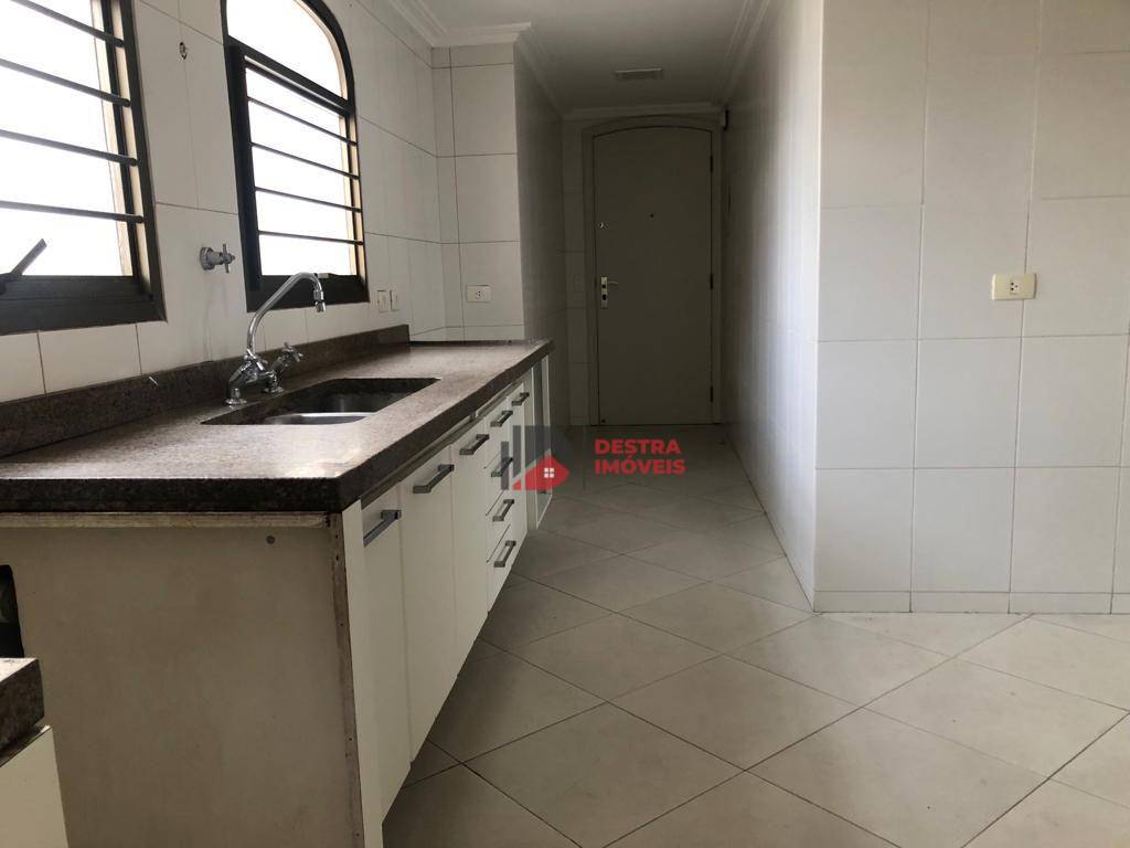 Apartamento à venda com 3 quartos, 141m² - Foto 11