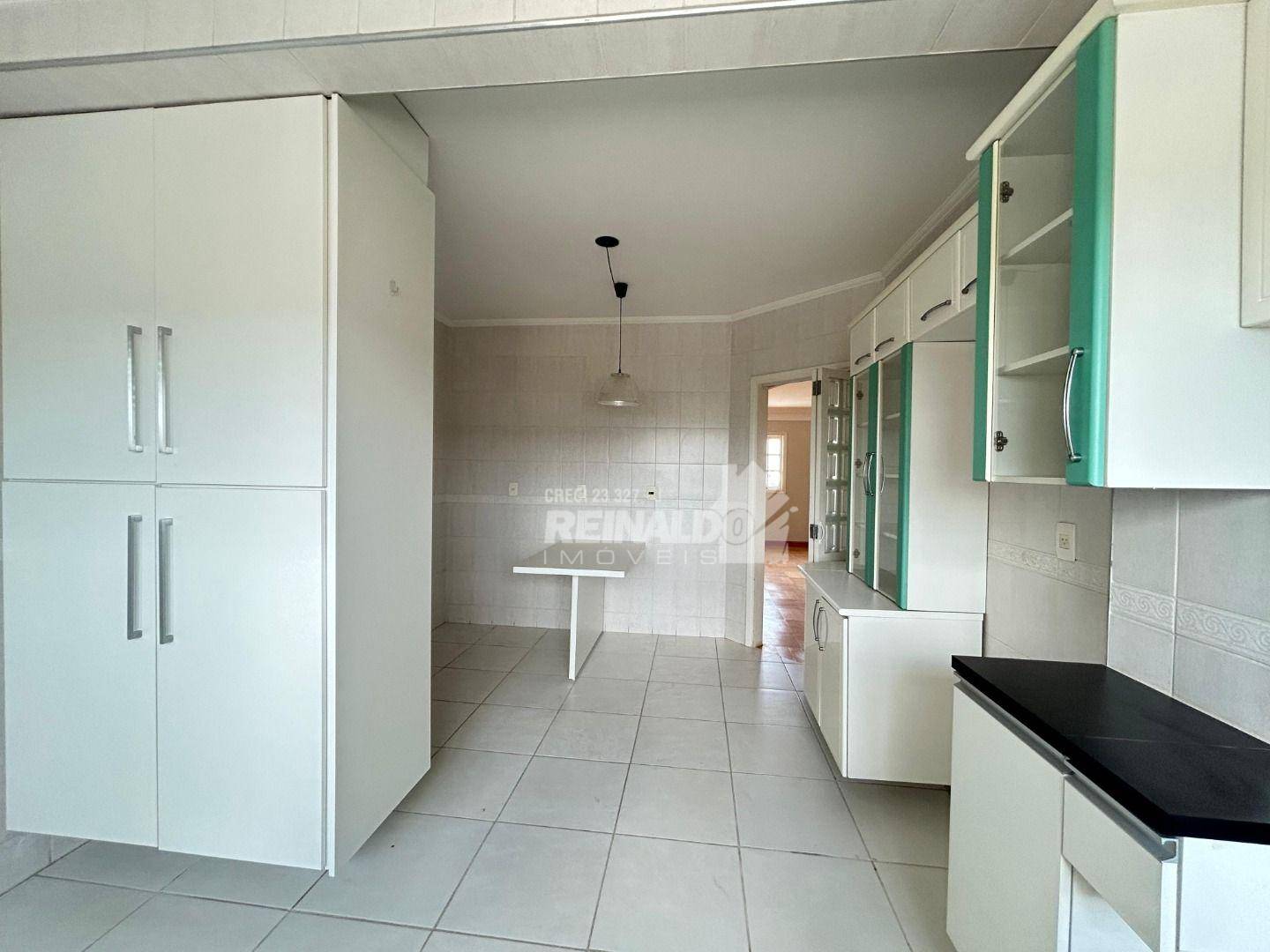 Apartamento para alugar com 3 quartos, 145m² - Foto 11