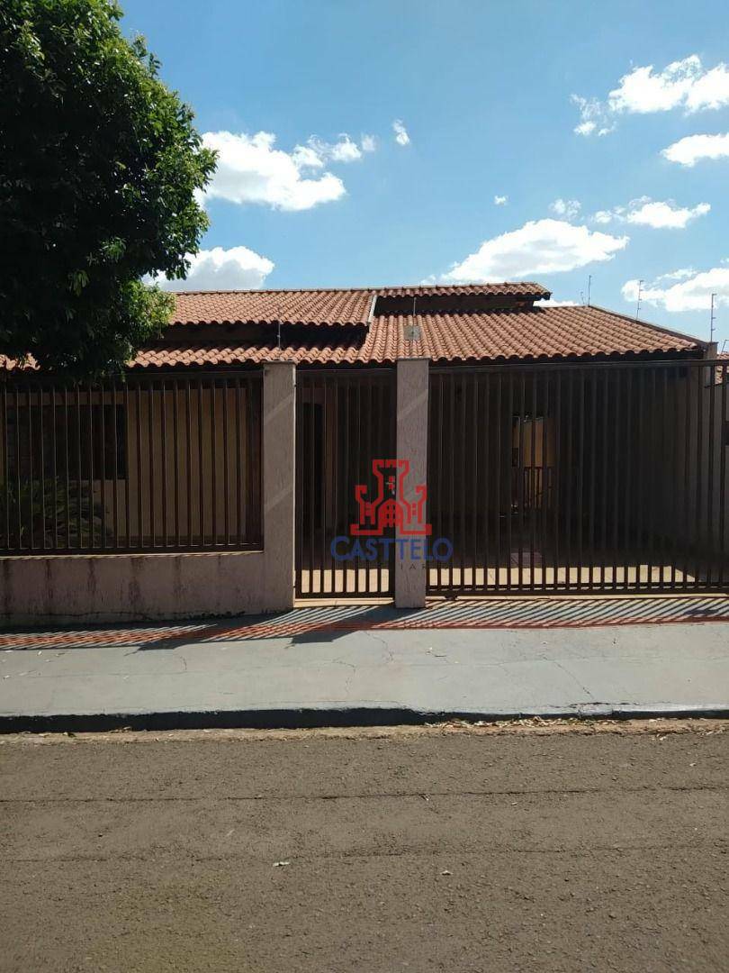 Casa à venda com 3 quartos, 250M2 - Foto 1