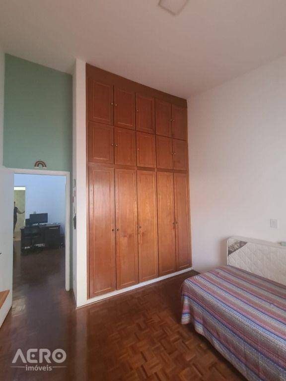 Casa à venda com 3 quartos, 184m² - Foto 33