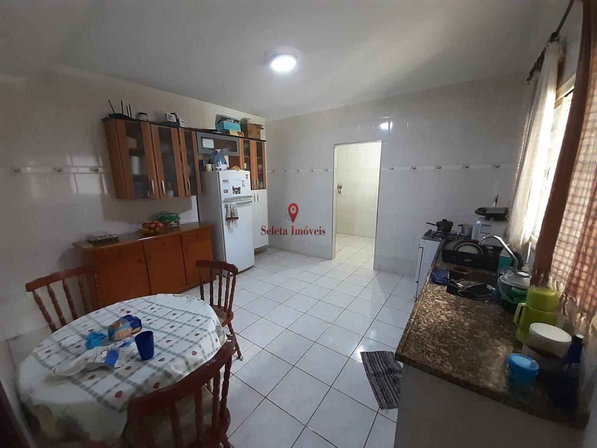 Casa à venda com 2 quartos, 80m² - Foto 13