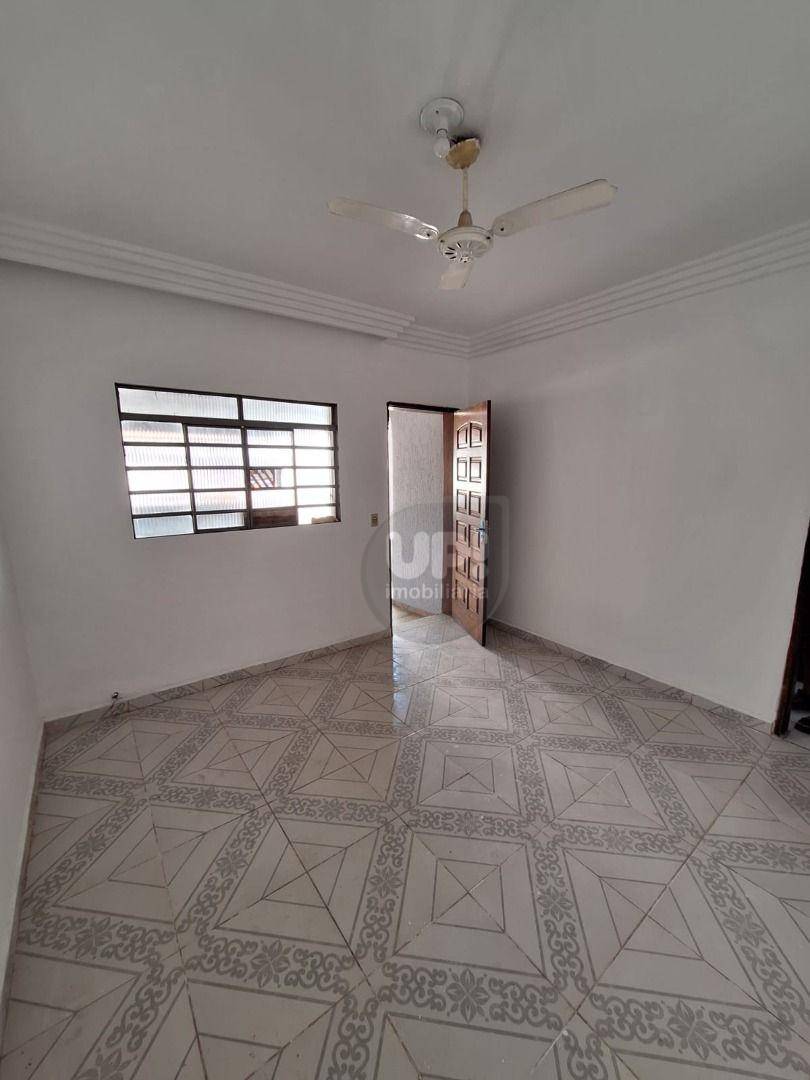 Casa à venda com 3 quartos, 140m² - Foto 1