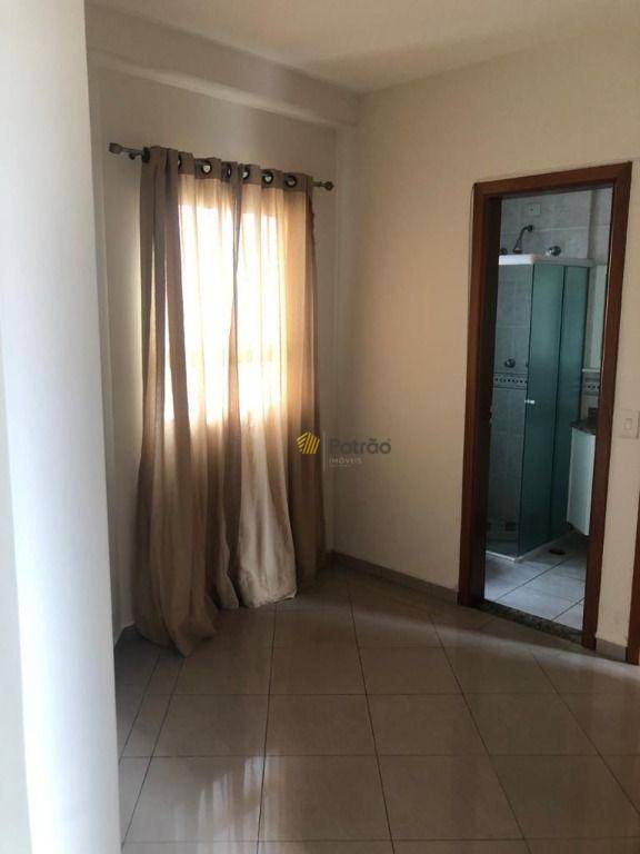 Apartamento à venda com 3 quartos, 90m² - Foto 4