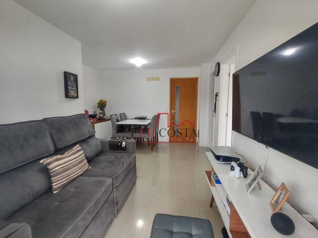 Apartamento à venda com 2 quartos, 70m² - Foto 2