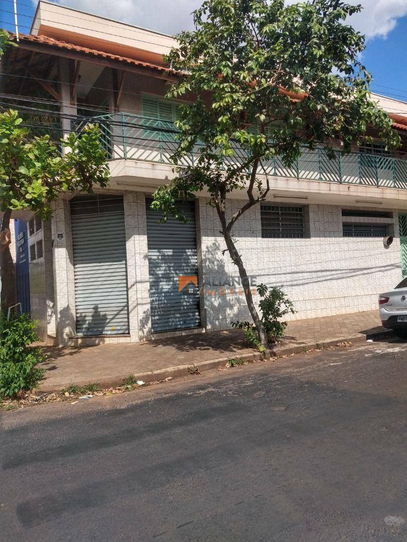 Sobrado para alugar com 3 quartos, 200m² - Foto 1