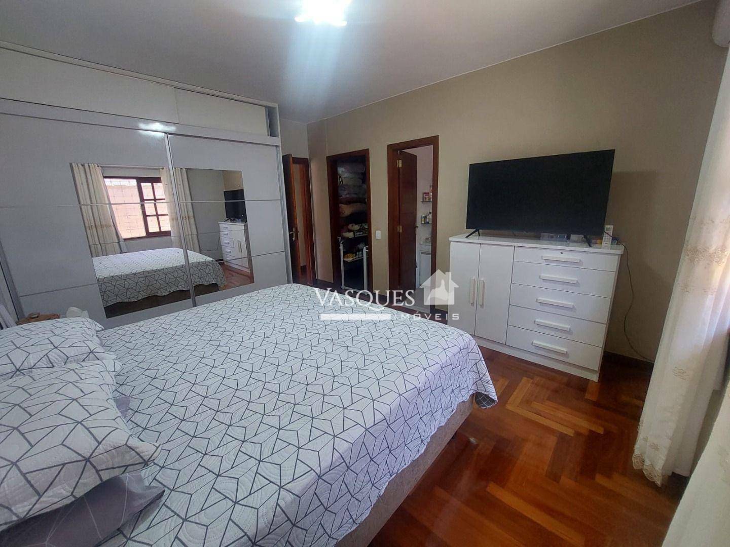 Casa à venda com 3 quartos, 234m² - Foto 8