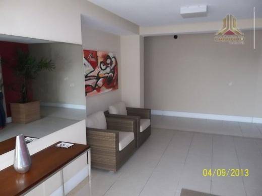 Apartamento à venda com 3 quartos, 68m² - Foto 2