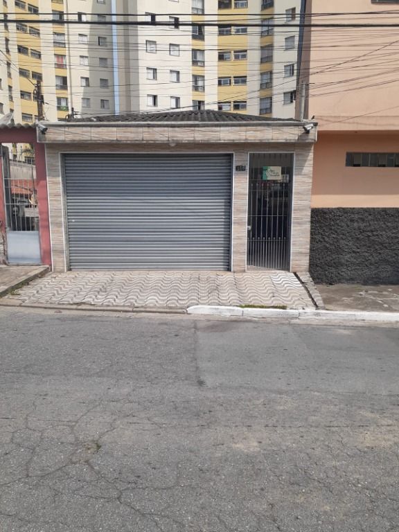 Casa para alugar com 3 quartos, 180m² - Foto 1