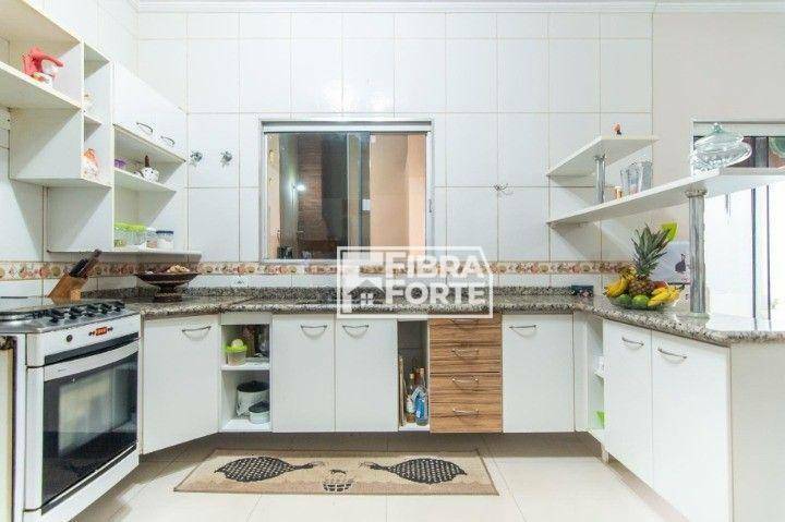 Casa à venda com 3 quartos, 221m² - Foto 10