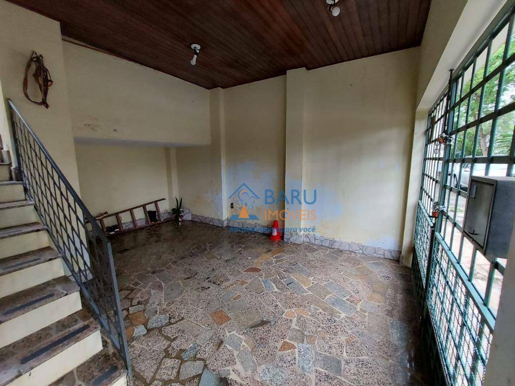 Casa à venda e aluguel com 3 quartos, 200m² - Foto 2