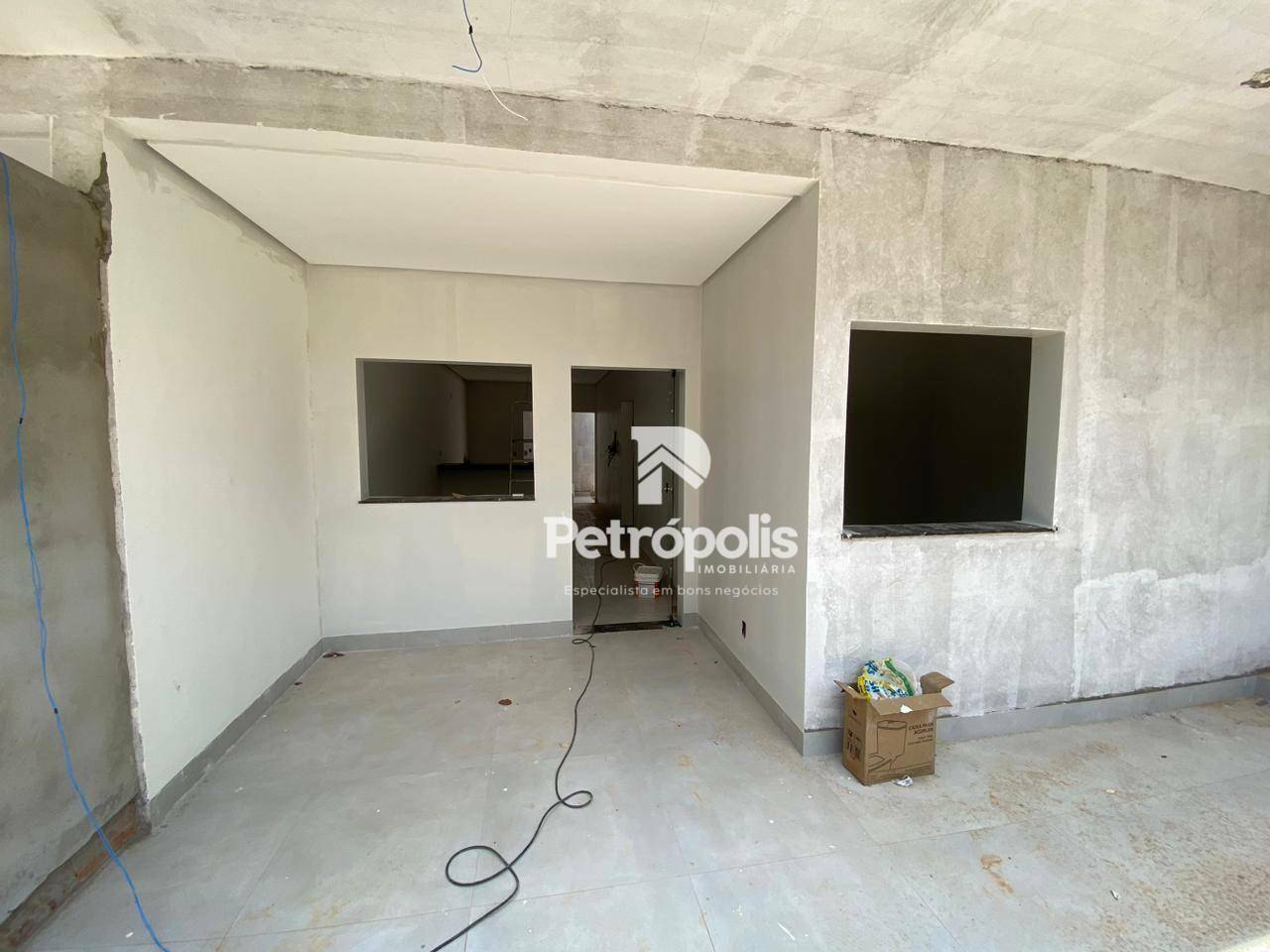 Casa à venda com 2 quartos, 68m² - Foto 2