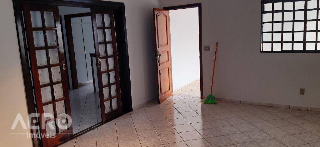 Casa à venda com 3 quartos, 200m² - Foto 9