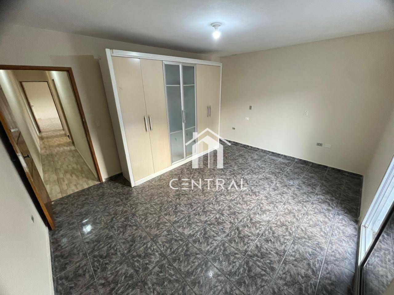 Sobrado à venda com 5 quartos, 215m² - Foto 1