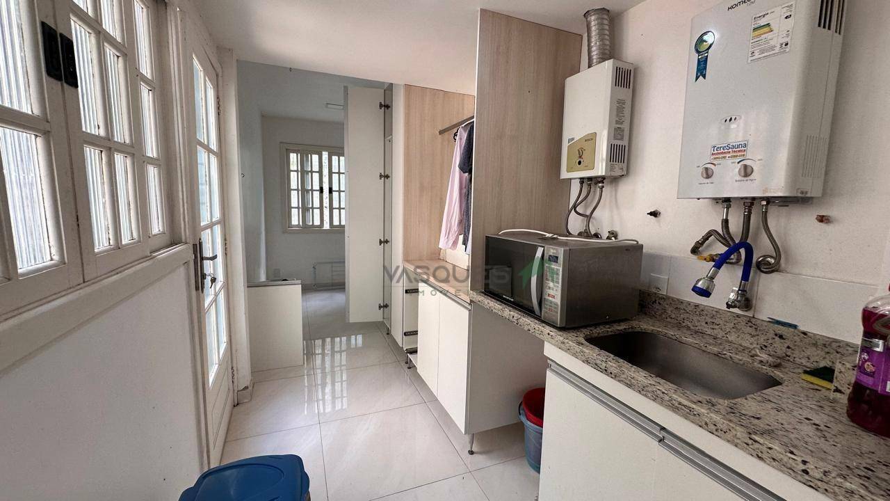 Casa à venda com 4 quartos, 371m² - Foto 12