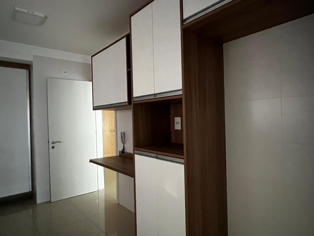 Apartamento à venda com 3 quartos, 125m² - Foto 2