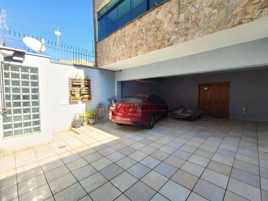 Sobrado à venda com 3 quartos, 300m² - Foto 58