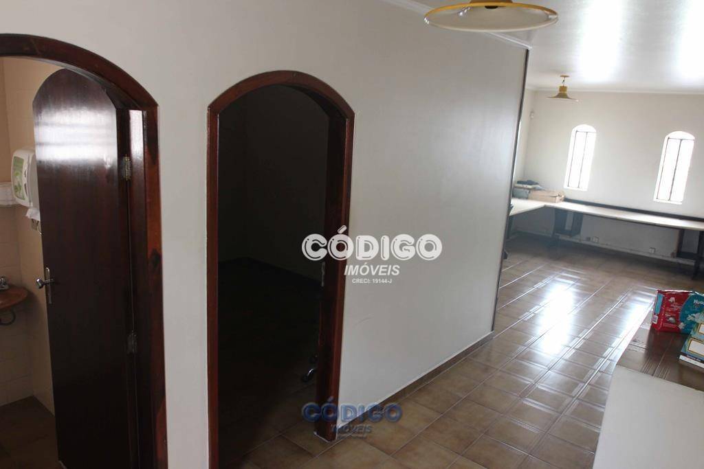 Sobrado à venda com 3 quartos, 305m² - Foto 4