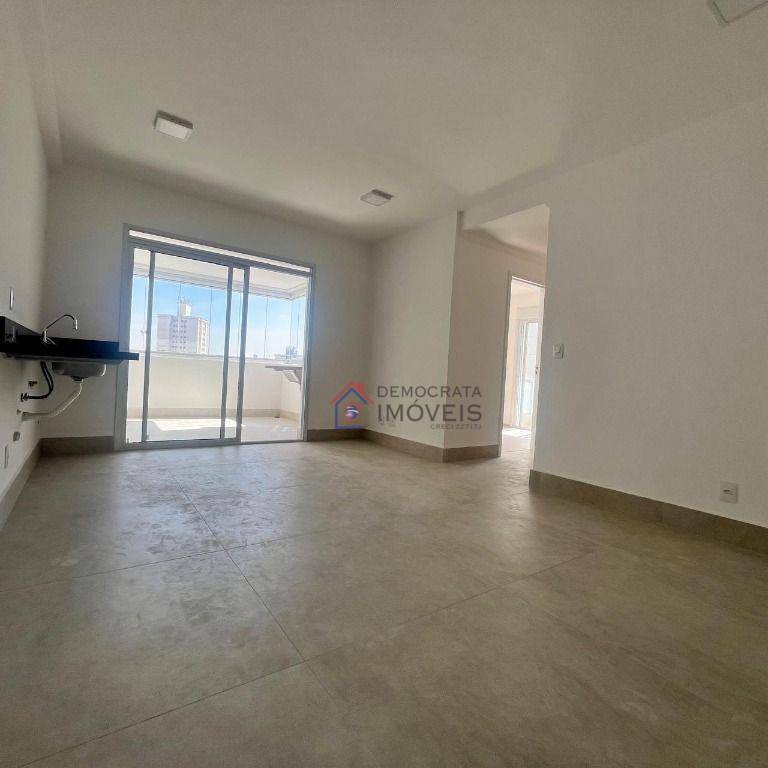 Apartamento à venda com 2 quartos, 67m² - Foto 1