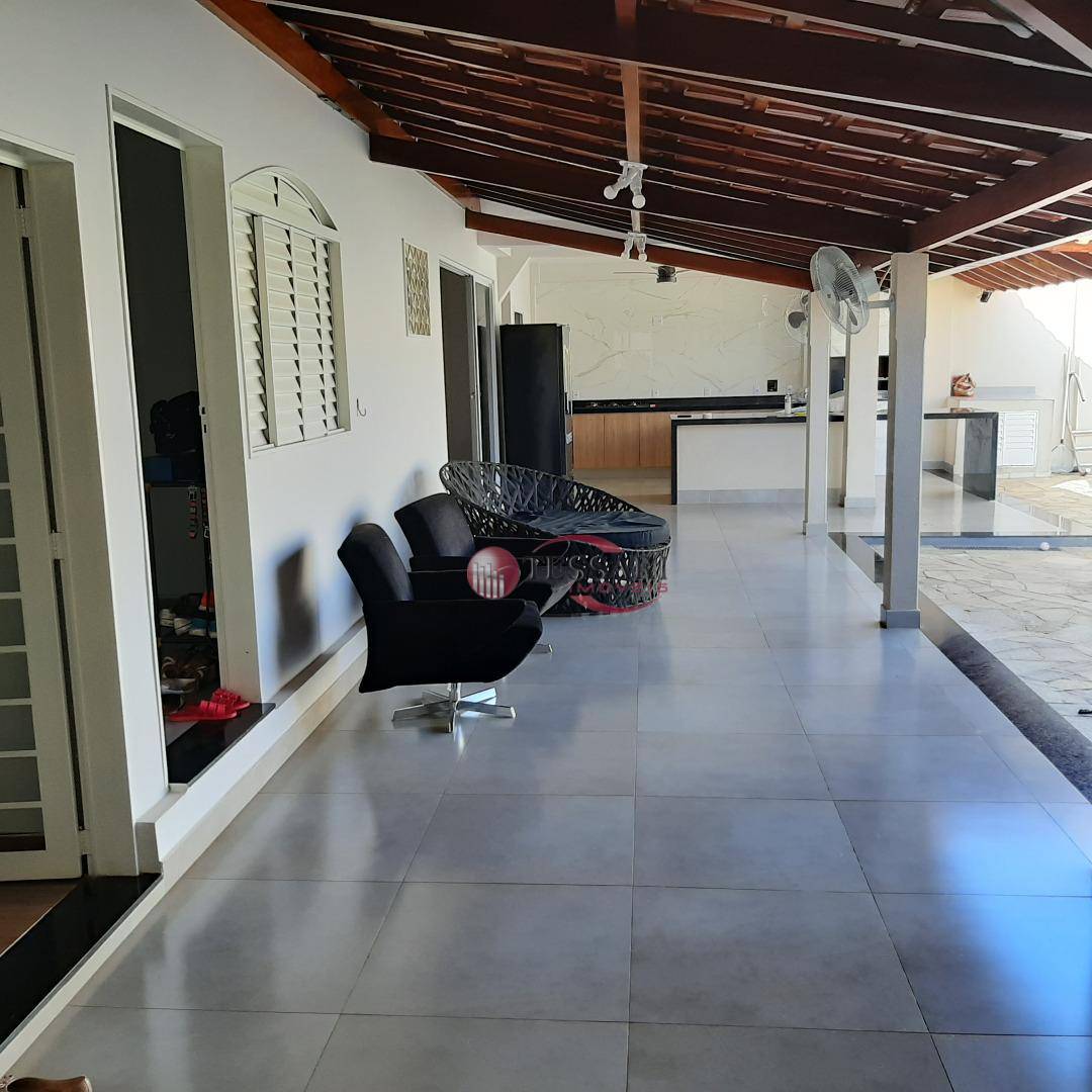 Casa à venda com 3 quartos, 330m² - Foto 18