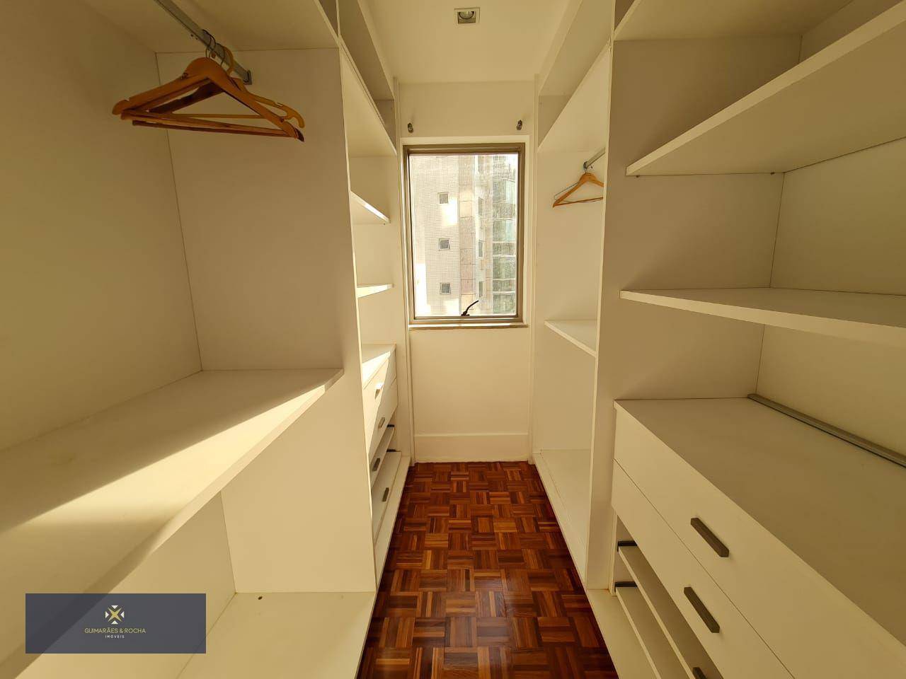 Apartamento à venda com 4 quartos, 229m² - Foto 3