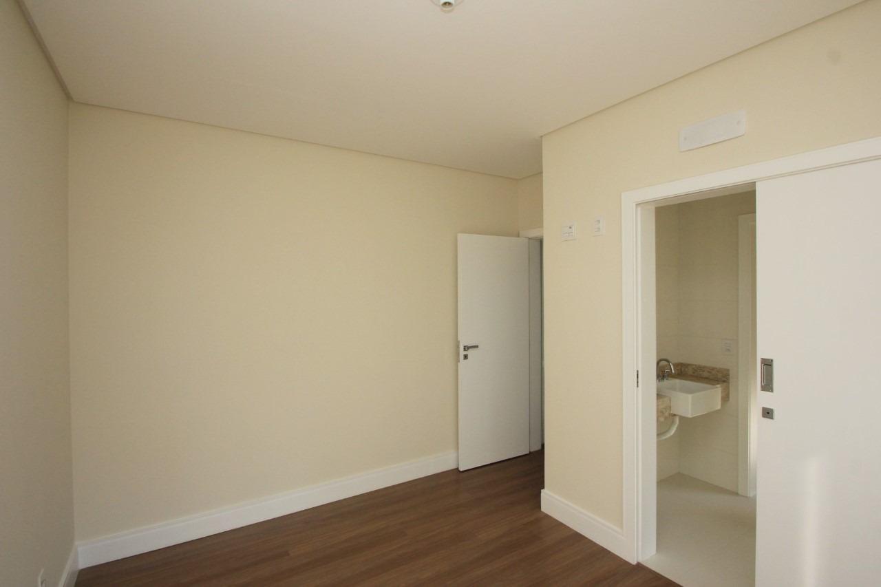 Apartamento para alugar com 3 quartos, 139m² - Foto 13