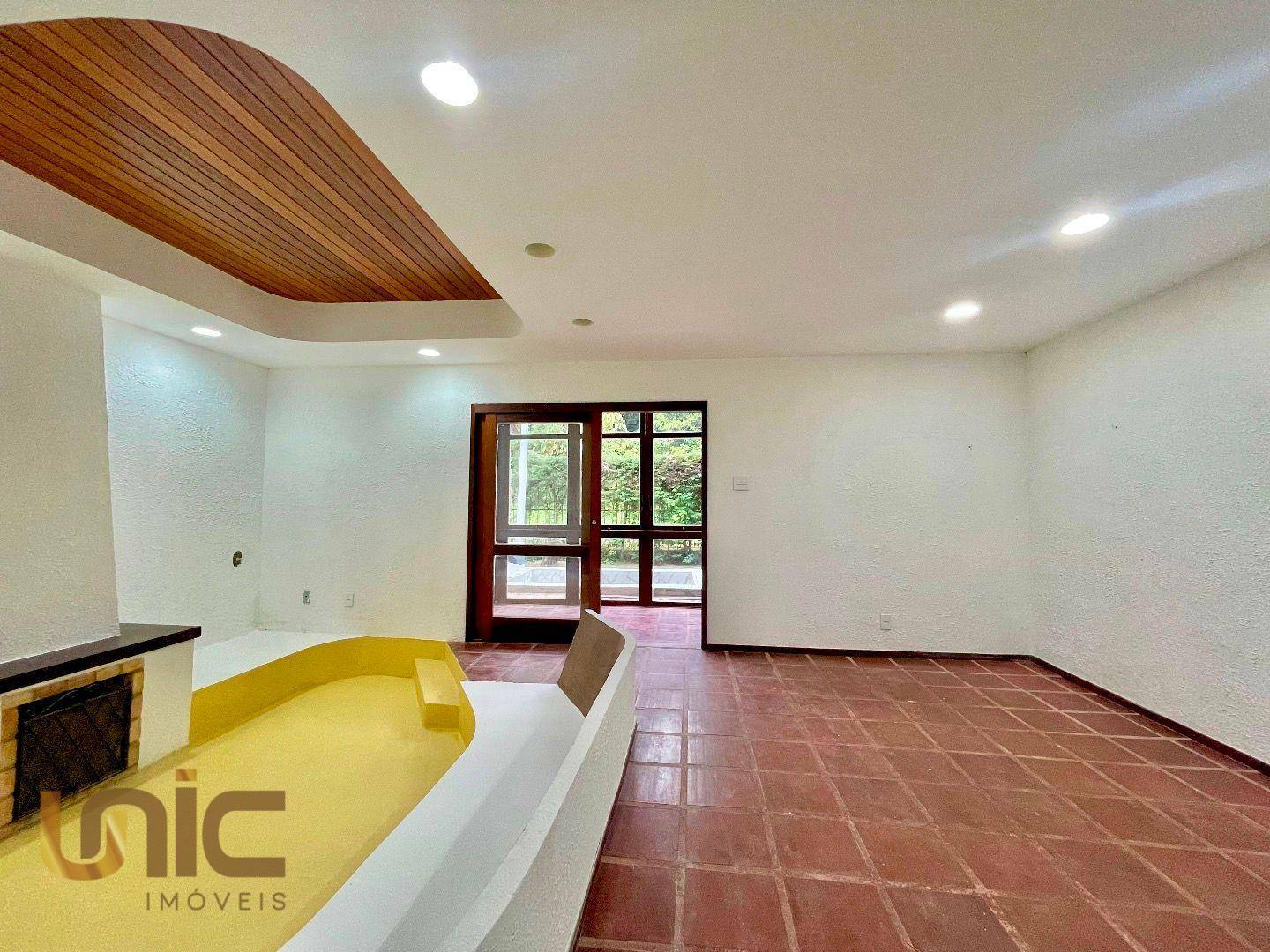 Casa de Condomínio à venda com 5 quartos, 340m² - Foto 3