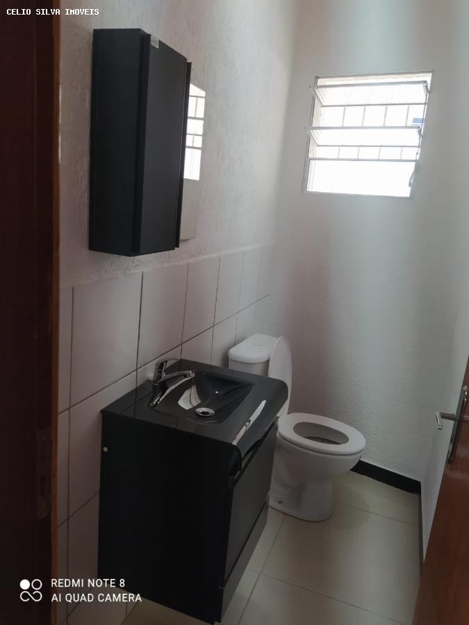 Casa à venda com 2 quartos, 68m² - Foto 2