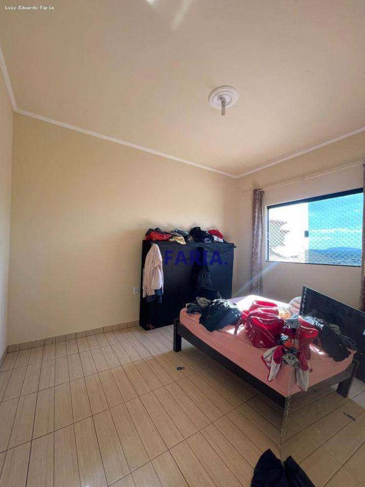 Casa à venda com 4 quartos, 200m² - Foto 17