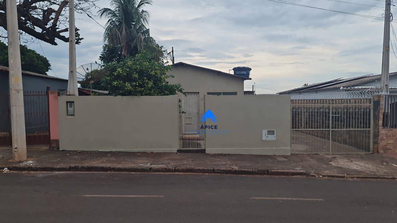 Casa para alugar com 3 quartos, 200M2 - Foto 1