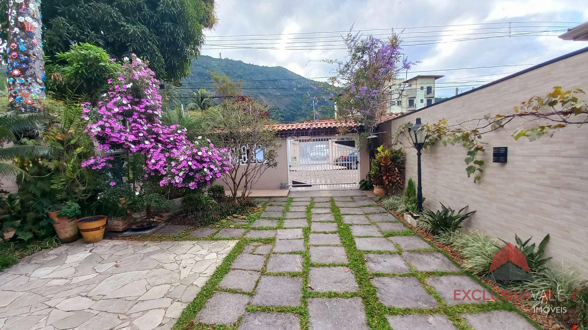 Casa à venda com 6 quartos, 356m² - Foto 2