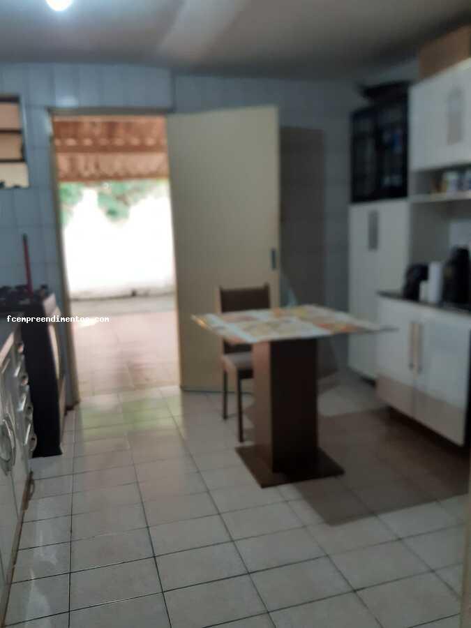 Casa à venda com 3 quartos, 201m² - Foto 1