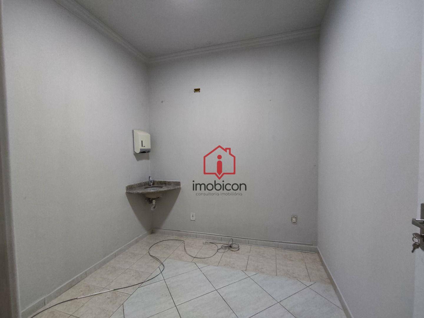Casa para alugar com 4 quartos, 420m² - Foto 12
