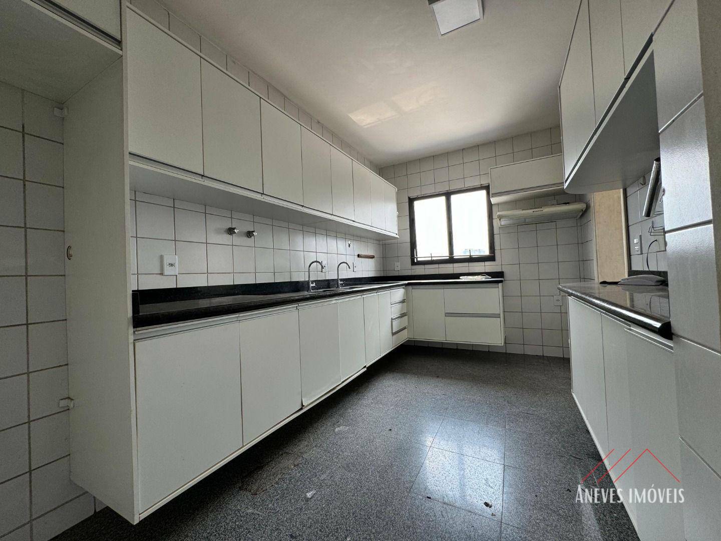 Apartamento à venda com 4 quartos, 205m² - Foto 18