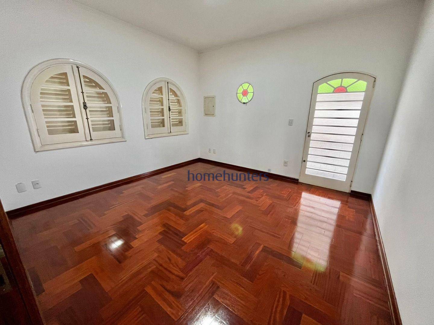 Casa para alugar com 5 quartos, 328m² - Foto 5