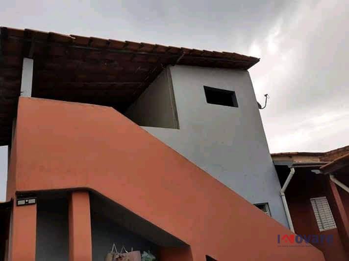 Casa à venda com 3 quartos, 139m² - Foto 1