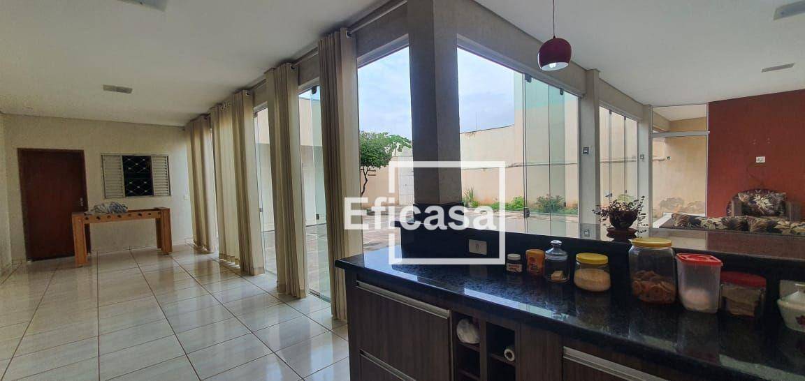 Casa à venda com 3 quartos, 230m² - Foto 8