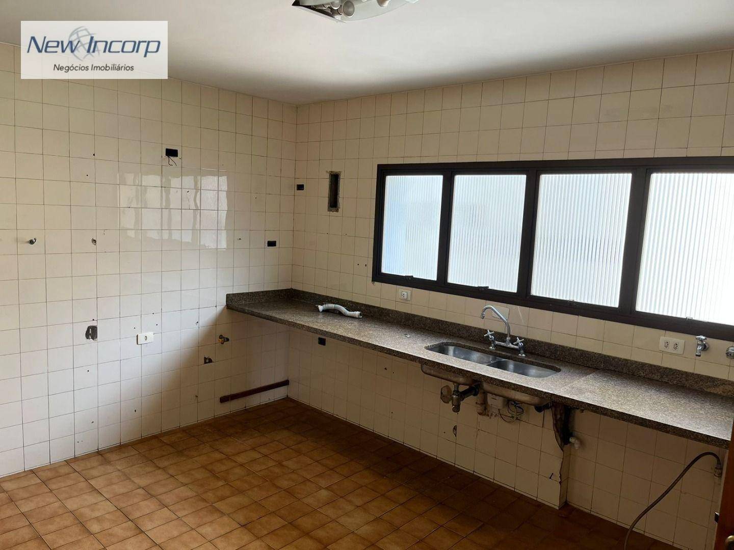 Apartamento à venda com 3 quartos, 233m² - Foto 3