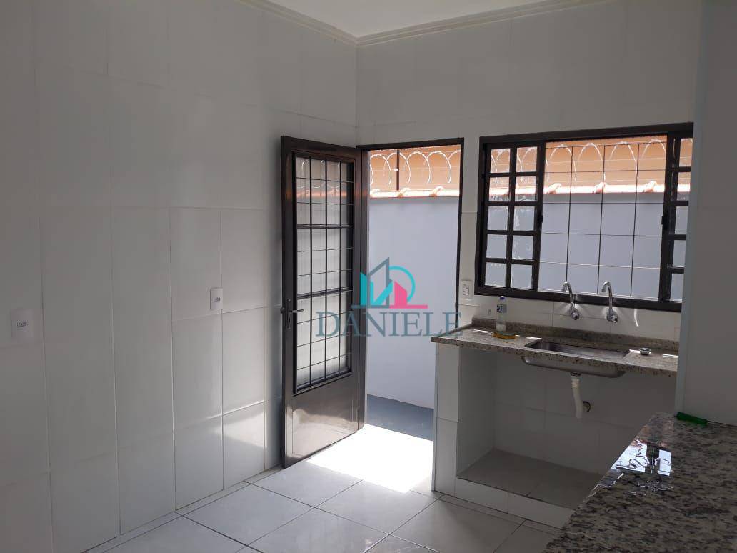 Casa à venda com 3 quartos, 87m² - Foto 3