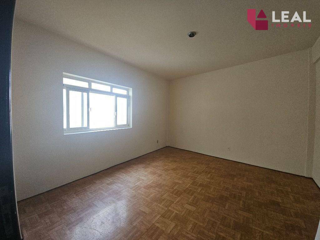 Apartamento para alugar com 3 quartos, 110m² - Foto 11