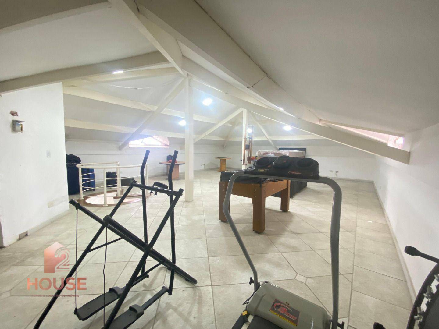 Casa de Condomínio para alugar com 4 quartos, 300m² - Foto 31